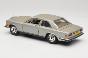 Rolls-Royce Camargue Argent Bburago 1:18 3001-M2 Métal — image 7 sur 8
