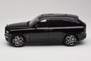 Rolls-Royce Cullinan Noir Avec Gold Coachline & Shadow Wheels OEM 1:18 028-15A Métal — image 4 sur 8