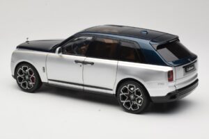 Rolls-Royce Cullinan Bleu & Argent Bicolore OEM 1:18 028-16B Métal — image 7 sur 8