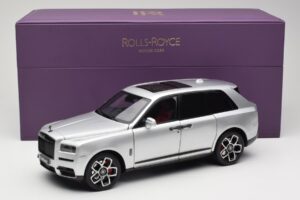 Rolls-Royce Cullinan Argent Avec Shadow Wheels OEM 1:18 028-16A Métal — image 8 sur 8