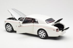 Rolls-Royce Phantom Coupe English Blanc Argent Kyosho 1:18 08861EW Métal — image 5 sur 8