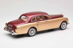 Rolls-Royce Silver Cloud III Flying Spur H.J. Mulliner Rouge & Or MCG 1:18 MCG18132 Métal — image 2 sur 6