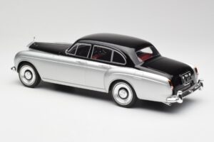 Rolls-Royce Silver Cloud III Mulliner Argent & Noir MCG 1:18 MCG18128 Métal — image 5 sur 6