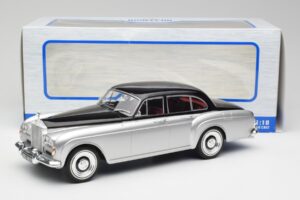 Rolls-Royce Silver Cloud III Mulliner Argent & Noir MCG 1:18 MCG18128 Métal — image 6 sur 6
