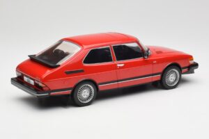 Saab 900 GL Rouge MCG 1:18 MCG18340 Métal — image 3 sur 6