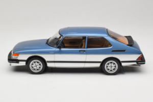 Saab 900 Turbo Blue Metallic MCG 1:18 MCG18261MCW Métal — image 3 sur 6