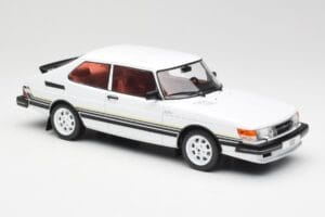 Saab 900 Turbo Blanc MCG 1:18 MCG18339 Métal — image 4 sur 6