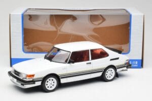 Saab 900 Turbo Blanc MCG 1:18 MCG18339 Métal — image 6 sur 6