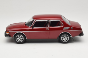 Saab 99 EMS Metallic Rouge MCG 1:18 MCG18441 Métal — image 3 sur 6