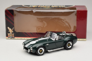 Shelby Cobra 427 S/C Vert Foncé Bandes Blanches Road Signature 1:18 92058-P1 Métal — image 8 sur 8