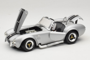 Shelby Cobra 427S/C Argent Avec Rayures Noires Road Signature 1:18 92058 Métal — image 2 sur 8