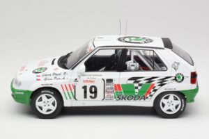 Skoda Felicia Kit Car #19 P. Sibera / P. Gross Tour de Corse 1995 IXO 1:18 18RMC149B Métal — image 3 sur 6