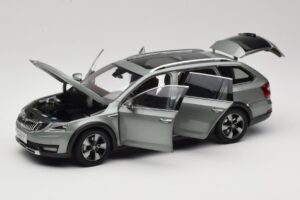 Skoda Octavia Mk4 Combi Vert Paudi Model 1:18 ZMR000005GRU Métal — image 2 sur 8