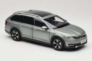 Skoda Octavia Mk4 Combi Vert Paudi Model 1:18 ZMR000005GRU Métal — image 6 sur 8