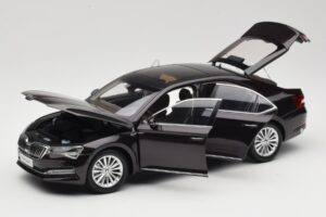 Skoda Superb Mk3 Noir Paudi Model 1:18 ZSS000006BLA Métal — image 2 sur 8