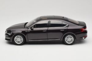 Skoda Superb Mk3 Noir Paudi Model 1:18 ZSS000006BLA Métal — image 4 sur 8
