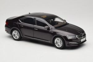 Skoda Superb Mk3 Noir Paudi Model 1:18 ZSS000006BLA Métal — image 6 sur 8