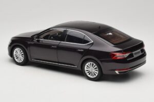 Skoda Superb Mk3 Noir Paudi Model 1:18 ZSS000006BLA Métal — image 7 sur 8
