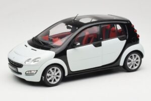 Smart Forfour Blanc Kyosho 1:18 0019141V001C01Q00 Métal