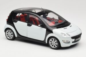 Smart Forfour Blanc Kyosho 1:18 0019141V001C01Q00 Métal — image 6 sur 8