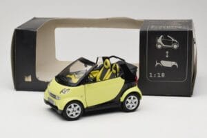 Smart Fortwo 450 Cabrio Jaune Minichamps 1:18 0012889V001C49Q00 Métal — image 8 sur 8