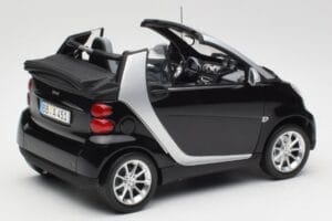 Smart Fortwo Cabriolet W451 Noir & Argent Minichamps 1:18 Q0022566V001C18Q00 Métal — image 3 sur 8