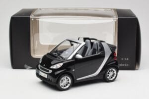 Smart Fortwo Cabriolet W451 Noir & Argent Minichamps 1:18 Q0022566V001C18Q00 Métal — image 8 sur 8