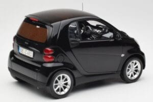 Smart Fortwo Coupé W451 Deep Noir Minichamps 1:18 Q0022563V001C02Q00 Métal — image 3 sur 8