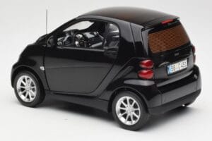 Smart Fortwo Coupé W451 Deep Noir Minichamps 1:18 Q0022563V001C02Q00 Métal — image 7 sur 8