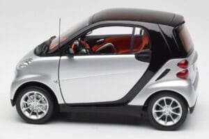 Smart Fortwo Coupé W451 Argent & Noir Minichamps 1:18 Q0022528V001C75Q00 Métal — image 4 sur 8