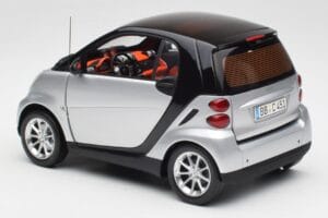 Smart Fortwo Coupé W451 Argent & Noir Minichamps 1:18 Q0022528V001C75Q00 Métal — image 7 sur 8