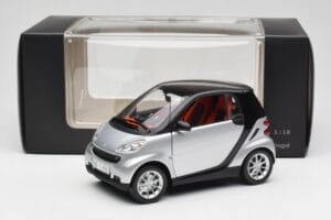 Smart Fortwo Coupé W451 Argent & Noir Minichamps 1:18 Q0022528V001C75Q00 Métal — image 8 sur 8