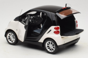 Smart Fortwo 451 Coupe Blanc Noir Minichamps 1:18 150036302 Métal — image 5 sur 8
