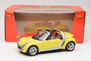 Smart Roadster 452 Jaune Bburago 1:18 34099-M2 Métal — image 8 sur 8