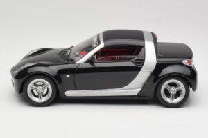 Smart Roadster Noir Bburago 1:18 34099-M1 Métal — image 4 sur 8