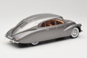 Tatra 87 Gris MCG 1:18 MCG18068 Métal — image 2 sur 6