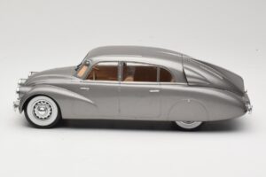 Tatra 87 Gris MCG 1:18 MCG18068 Métal — image 3 sur 6