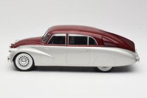 Tatra 87 Argent & Rouge Foncé MCG 1:18 MCG18067 Métal — image 3 sur 6