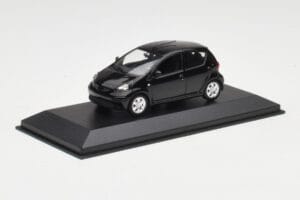 Toyota Aygo AB10 Noir Minichamps 1:43 400166401 Métal — image 2 sur 4