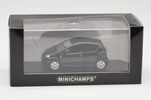 Toyota Aygo AB10 Noir Minichamps 1:43 400166401 Métal — image 4 sur 4