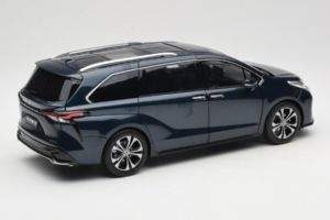 Toyota Granvia Bleu Foncé OEM 1:18 FCL22GR803 Métal — image 3 sur 8