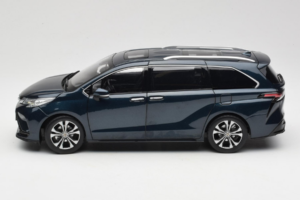 Toyota Granvia Bleu Foncé OEM 1:18 FCL22GR803 Métal — image 4 sur 8