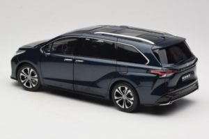 Toyota Granvia Bleu Foncé OEM 1:18 FCL22GR803 Métal — image 7 sur 8