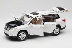 Toyota Highlander XU40 Blanc Paudi Model 1:18 2043612-W1 Métal — image 2 sur 8