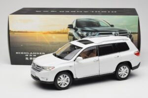 Toyota Highlander XU40 Blanc Paudi Model 1:18 2043612-W1 Métal — image 8 sur 8