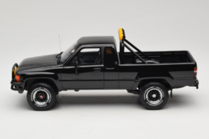 Toyota Hilux N60 SR5 Pickup Noir Otto 1:18 OT481B Résine — image 3 sur 6