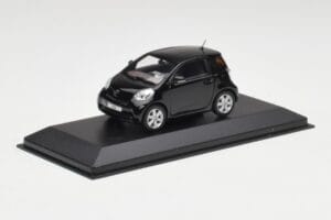 Toyota iQ Noir Mica Minichamps 1:43 403166803 Métal — image 2 sur 4
