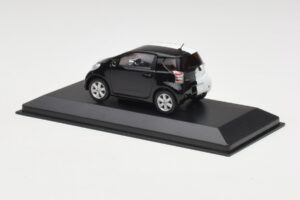 Toyota iQ Noir & Blanc Salon de l'Auto de Genève 2009 Minichamps 1:43 400166801 Métal — image 3 sur 4
