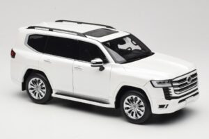 Toyota Land Cruiser J300 ZX Blanc LCD 1:18 LCD18013-ZX-WH Métal — image 6 sur 8
