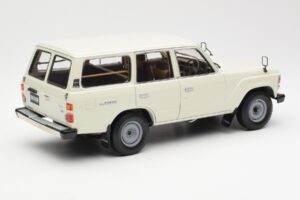 Toyota Land Cruiser J60 Blanc Kyosho 1:18 08956W Métal — image 3 sur 8